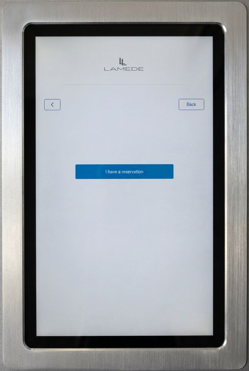 Bildschirm des Automaten mit der Schaltfläche „I have a reservation“
