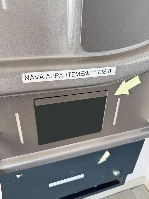 Ausgabefach des Automaten für die Schlüsselkarte